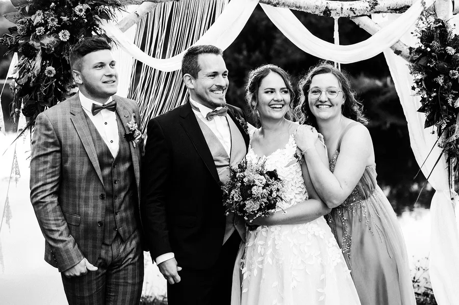 Familie und Freunde feiern die Hochzeit von Svenja und Finn, Bild 19
