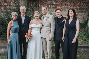 Freunde und Familie bei der Hochzeitsfeier bei einer Hochzeit in Lübeck