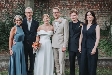 Freunde und Familie bei der Hochzeitsfeier bei einer Hochzeit in Lübeck