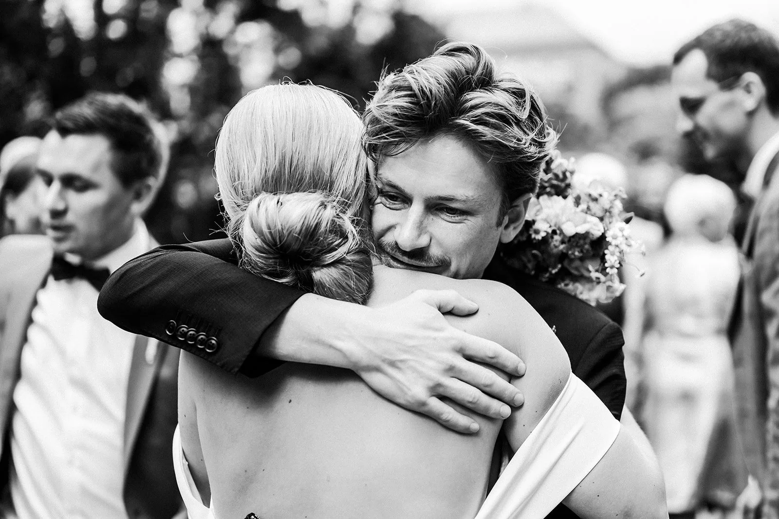 Gratulation nach der Trauung bei einer Hochzeit in Lübeck