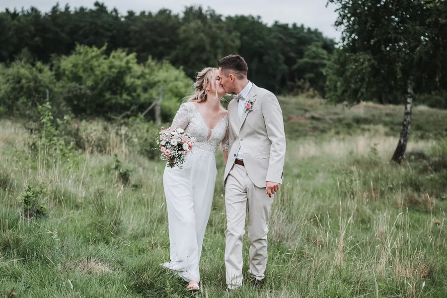 Brautpaarshooting von Lina und Johannes in der Dithmarscher Heide, Bild 15