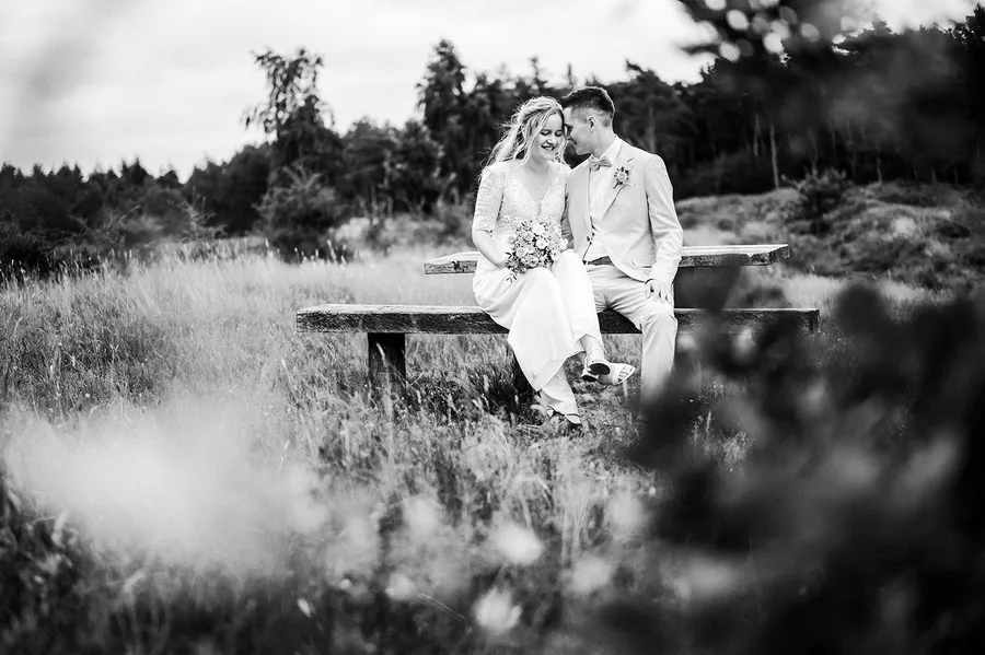 Brautpaarshooting von Lina und Johannes in der Dithmarscher Heide, Bild 25