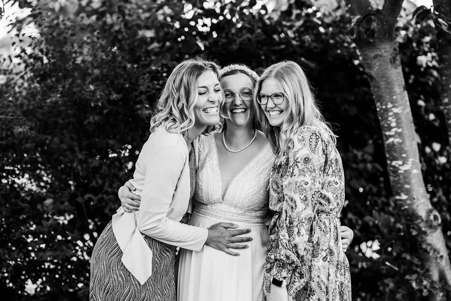 Familie und Freunde feiern die Hochzeit von Niko und Judith, Bild 14