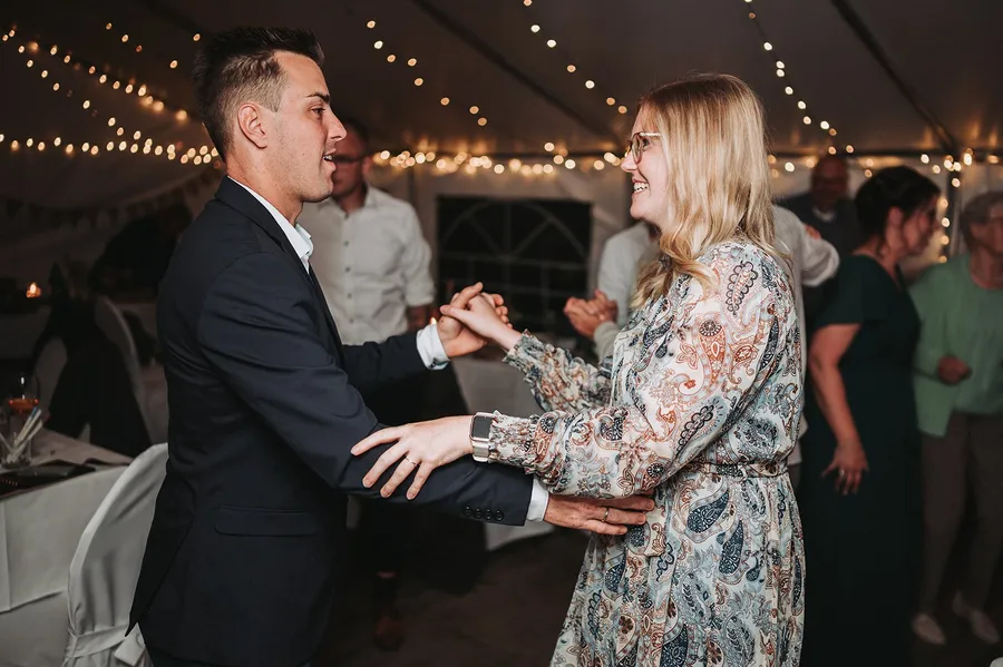 Party im Garten der Eltern in Barlt bei der Hochzeit von Niko und Judith, Bild 29